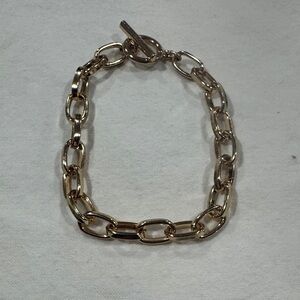 Elegant Gold Chain Bracelet